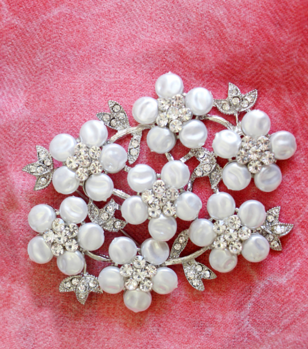 Coin Pearls Pin